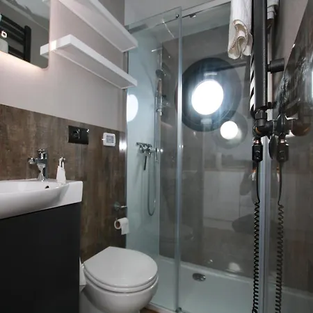 Botel Hausboot Friedrich In Plau Am